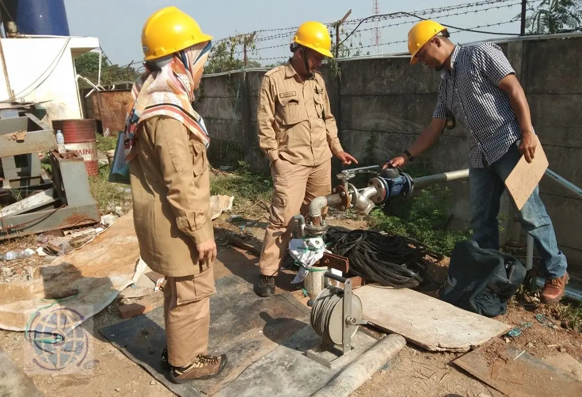 Tim konsultan PT Delta Orion Konsultan melakukan survei lapangan untuk pengurusan SIPA air tanah