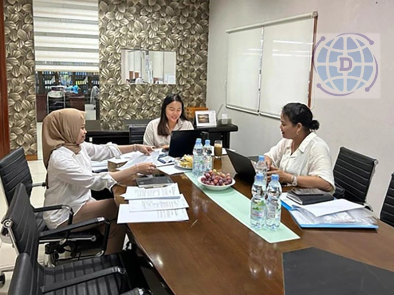 Tim konsultan lingkungan menyusun dokumen AMDAL sebagai syarat perizinan lingkungan
