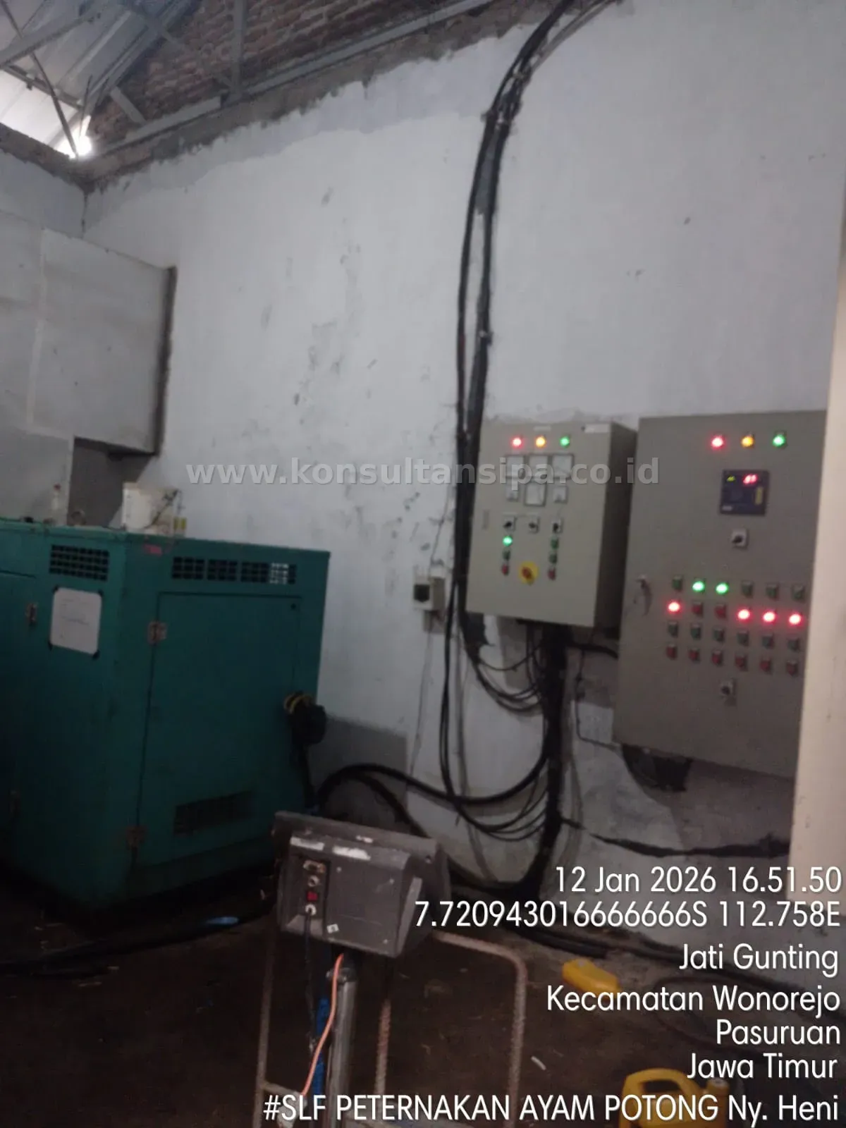 Uji hammer test pondasi bangunan dalam proses survey SLF